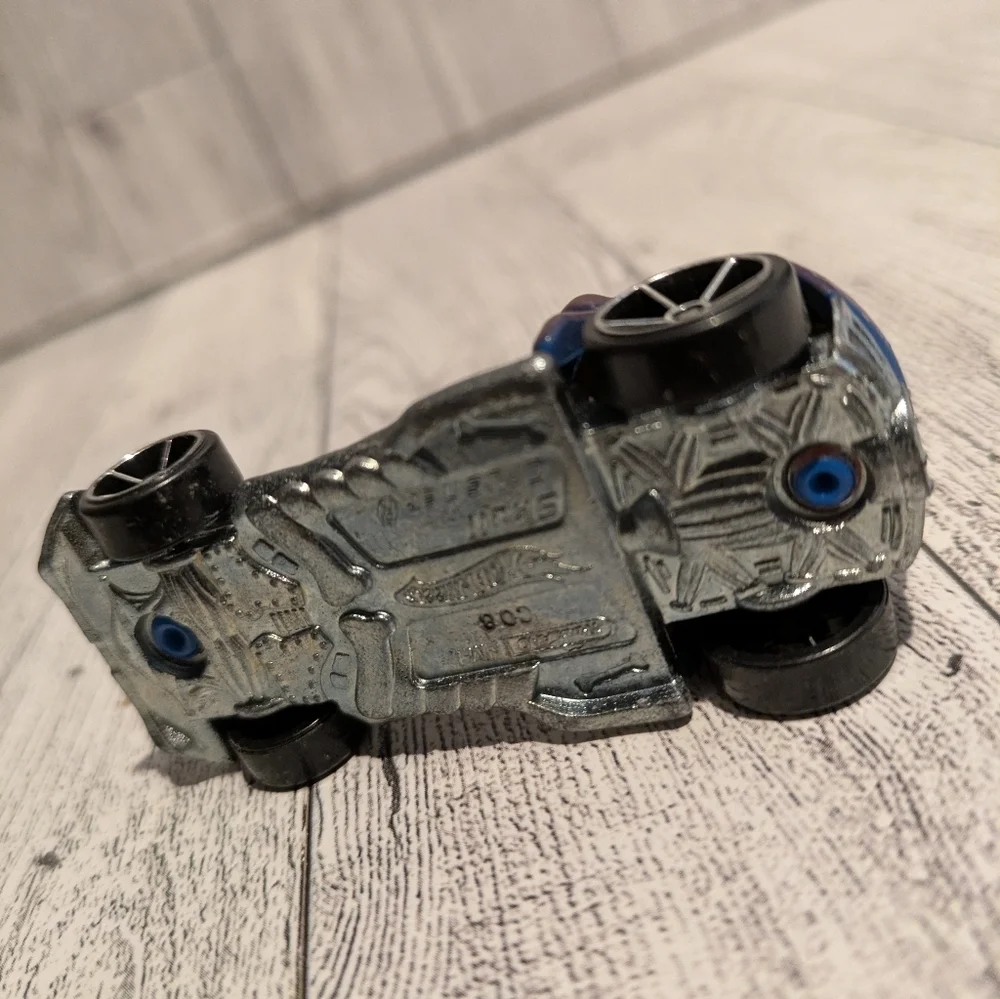 hot Wheels Bone Racer Toy Car with Brown and Silver Accents
